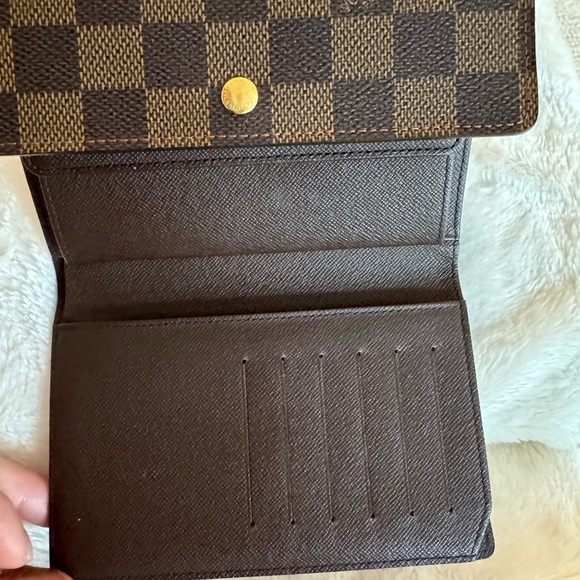Authentic Louis Vuitton wallet in excellent condition - Picture 9 of 16